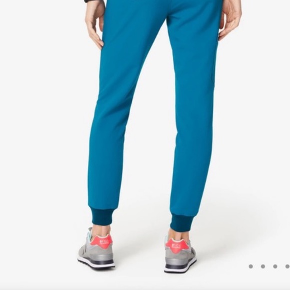 FIGS Alps Blue Scrub Set Bottom XXSP & Top XXS - Picture 6 of 6